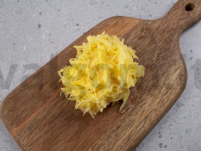 Silkė po kailiu su šprotais ir svogūnais Žingsnis 1