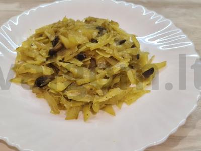Troškinti kopūstai su grybais pagrindine nuotrauka