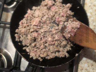 Makaronai su malta mėsa ir grybais Žingsnis 1