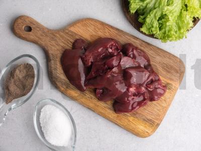 Salotos su vištienos kepenėlėmis, mandarinais ir parmezanu Žingsnis 1