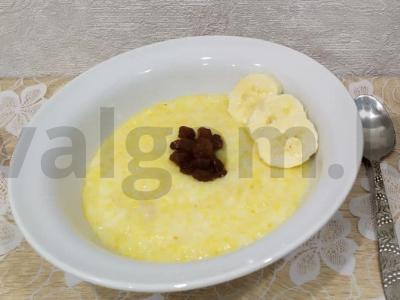 Kukurūzų košė su pienu ir vandeniu pagrindine nuotrauka