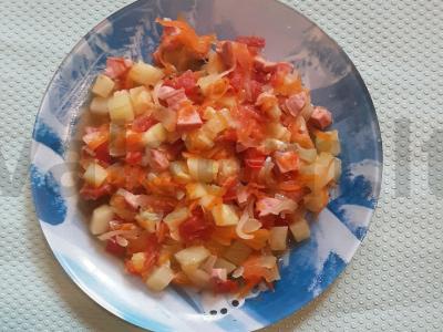 Troškintos cukinijos su dešrelėmis pagrindine nuotrauka