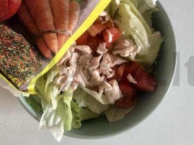 Lengvos vištienos, kopūstų ir pomidorų salotos Žingsnis 4
