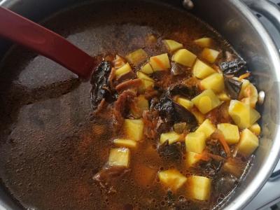 Grybų sriuba su avinžirniais Žingsnis 3