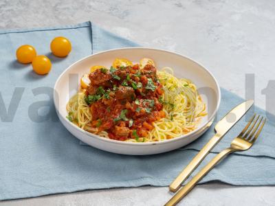 Kalakutienos troškinys su pomidorų pasta pagrindine nuotrauka