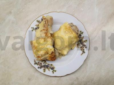 Naminės vištienos šlaunelės pitos duonoje pagrindine nuotrauka