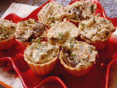 Tartaletės su keptais grybais, sūriu ir krapais pagrindine nuotrauka