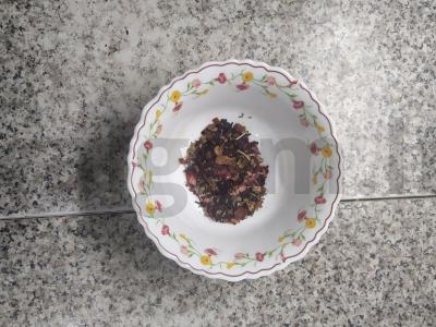 Uogų arbata Žingsnis 1