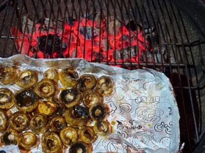 Ant medžio anglių grilio kepti grybai terijakio padaže Žingsnis 3