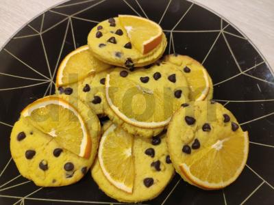 Šokoladiniai ir apelsinų sausainiai pagrindine nuotrauka