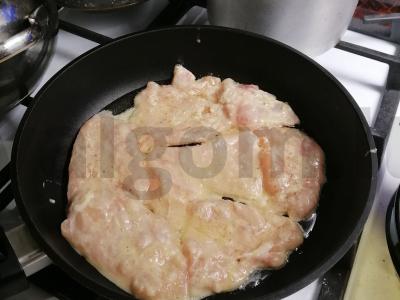 Vištienos filė kiaušinio plakinyje Žingsnis 4