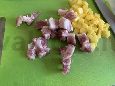 Puode keptos bulvės su mėsa Žingsnis 2