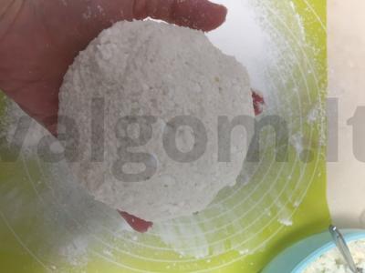 Tingūs koldūnai iš varškės su kondensuotu pienu Žingsnis 4