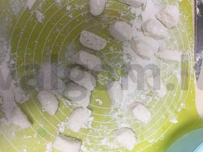 Tingūs koldūnai iš varškės su kondensuotu pienu Žingsnis 5