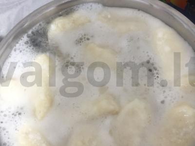 Tingūs koldūnai iš varškės su kondensuotu pienu Žingsnis 6