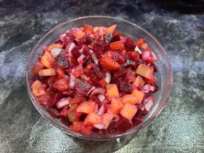 Vinaigrette su marinuotais agurkais ir garstyčiomis pagrindine nuotrauka