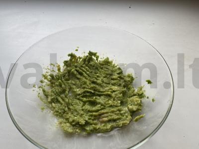 Brusketos su avokadais, pomidorais ir kiaušiniais Žingsnis 1