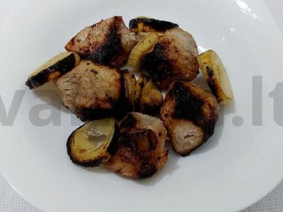 Kefyre marinuotas kiaulienos kebabas su citrinos žievele ir garstyčiomis pagrindine nuotrauka