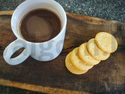 Aromatizuotas karštas šokoladas pagrindine nuotrauka