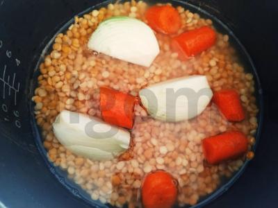 Žirnių tyrė su daržovėmis multicooker įrenginyje Žingsnis 3