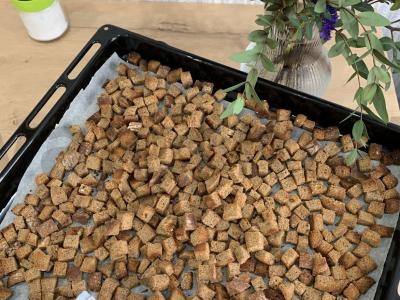 Naminiai skrebučiai sūrio sriubai pagrindine nuotrauka