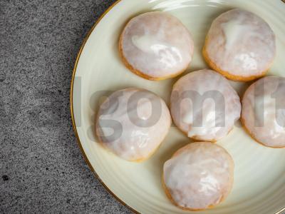 Erdvūs imbieriniai meduoliai su glajumi pagrindine nuotrauka