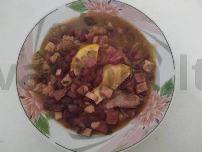 Naminė feijoada pagrindine nuotrauka