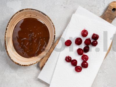 Šokoladu padengtos vyšnios Žingsnis 1