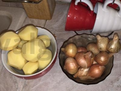 Naminė mėsos kukulių sriuba Žingsnis 1