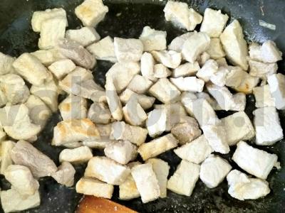 Kiaulienos guliašas su kalendra ir daržovėmis Žingsnis 3