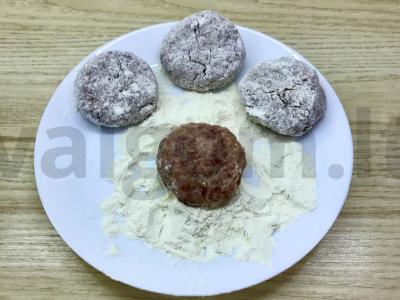 Klasikiniai kalakutienos maltinių paplotėliai Žingsnis 5