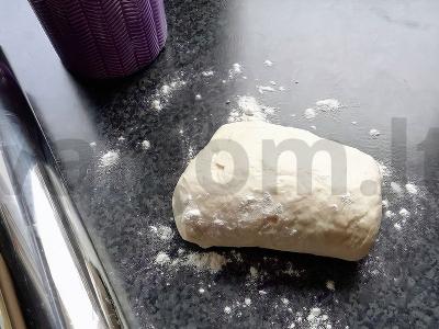 "Tarte flambée" arba "Liepsnojantis pyragas". Žingsnis 1