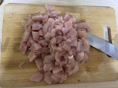 Salotos su vištienos krūtinėle ir grybais Žingsnis 2