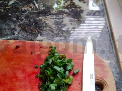 Salotos su virtais burokėliais ir marinuotais agurkais Žingsnis 4