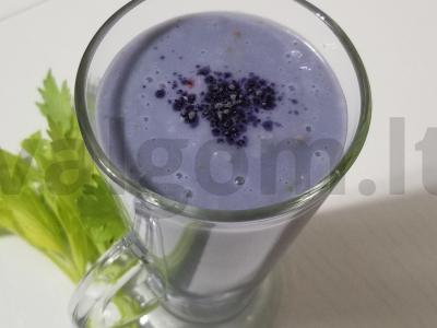 Egzotiškas kokteilis su salierais ir mėlynąja matcha pagrindine nuotrauka
