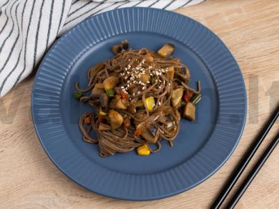 Soba su grybais ir daržovių mišiniu pagrindine nuotrauka