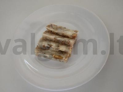 Naminis kietasis sūris su riešutais pagrindine nuotrauka