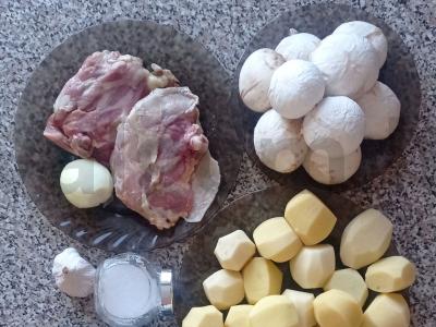 Su grybais ir vištiena keptos bulvės Žingsnis 1