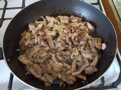 Kiaulienos guliašas su daržovėmis pomidorų padaže Žingsnis 3