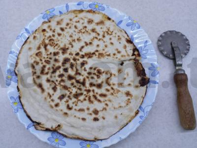 Įdaryta pitos duona pagrindine nuotrauka