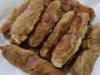 Keptos dešrelės tešloje pagrindine nuotrauka