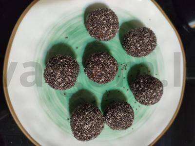 Čija apibarstytos datulės ir sausainiai pagrindine nuotrauka