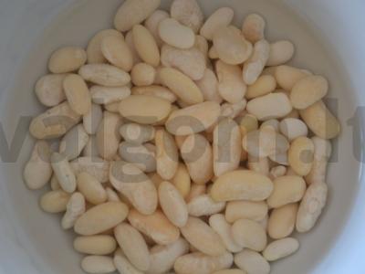 Gausi daržovių sriuba su salierais ir baltosiomis pupelėmis Žingsnis 1