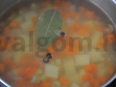 Gausi daržovių sriuba su salierais ir baltosiomis pupelėmis Žingsnis 3