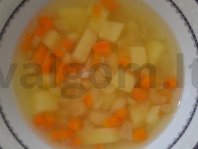 Gausi daržovių sriuba su salierais ir baltosiomis pupelėmis Žingsnis 4
