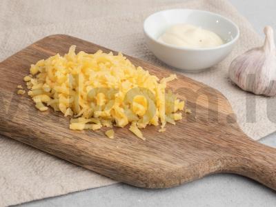 Gausios salotos su žuvies piršteliais Žingsnis 1