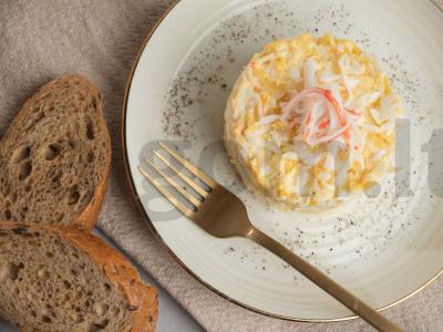 Gausios salotos su žuvies piršteliais Žingsnis 4