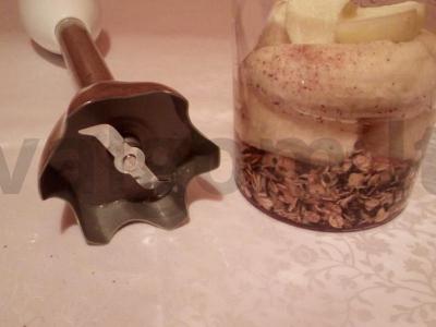 Bananų, musli ir obuolių kokteilis su cinamonu ir medumi Žingsnis 3