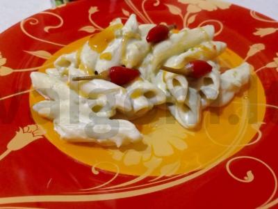 Lengvi makaronai su kreminiu padažu pagrindine nuotrauka
