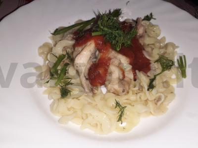 Orkaitėje kepti makaronai su vištiena pagrindine nuotrauka